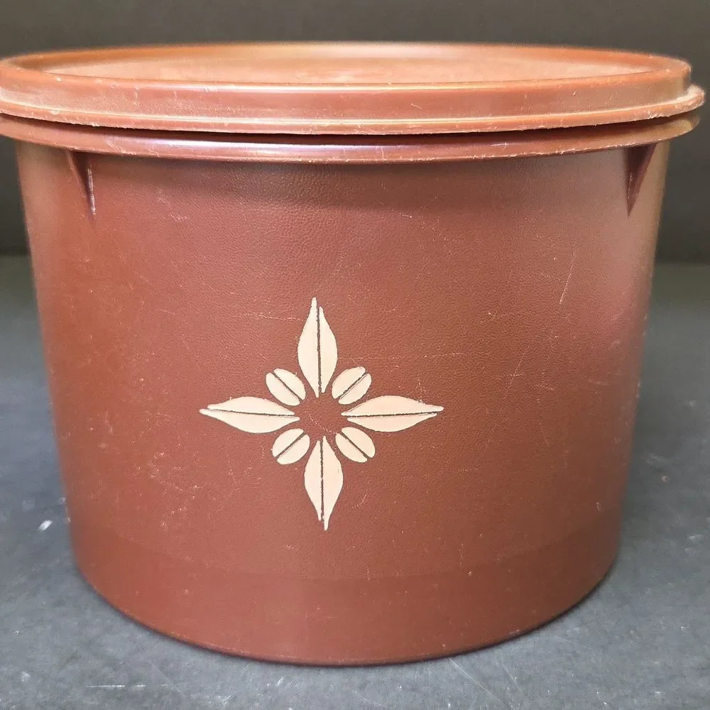 Rubbermaid Green 12-Cup Container And A ‎ Tupperware Brown Canister